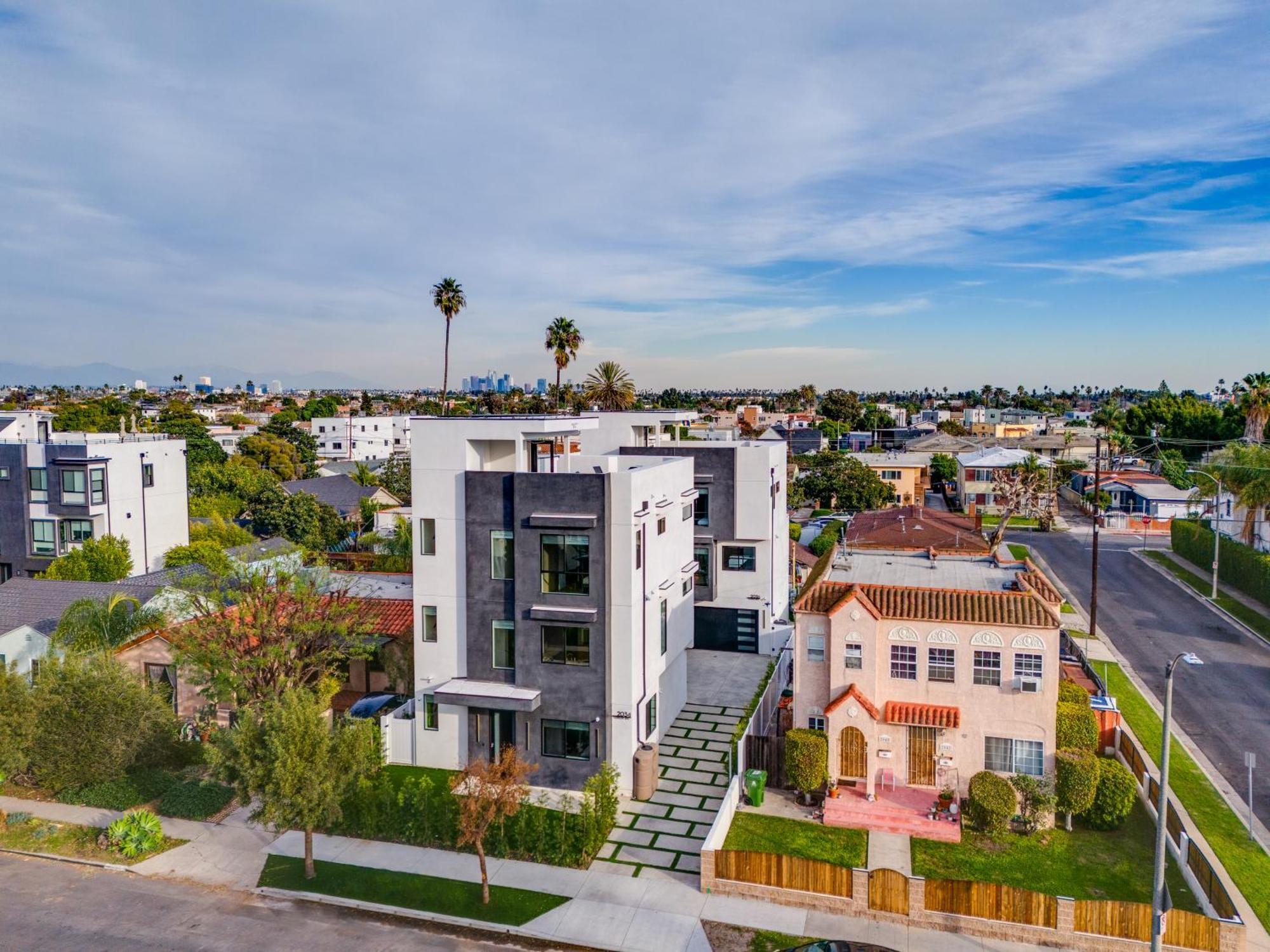 Brand New Modern 5 Bedroom House Pickfair Village Los Angeles Exterior photo