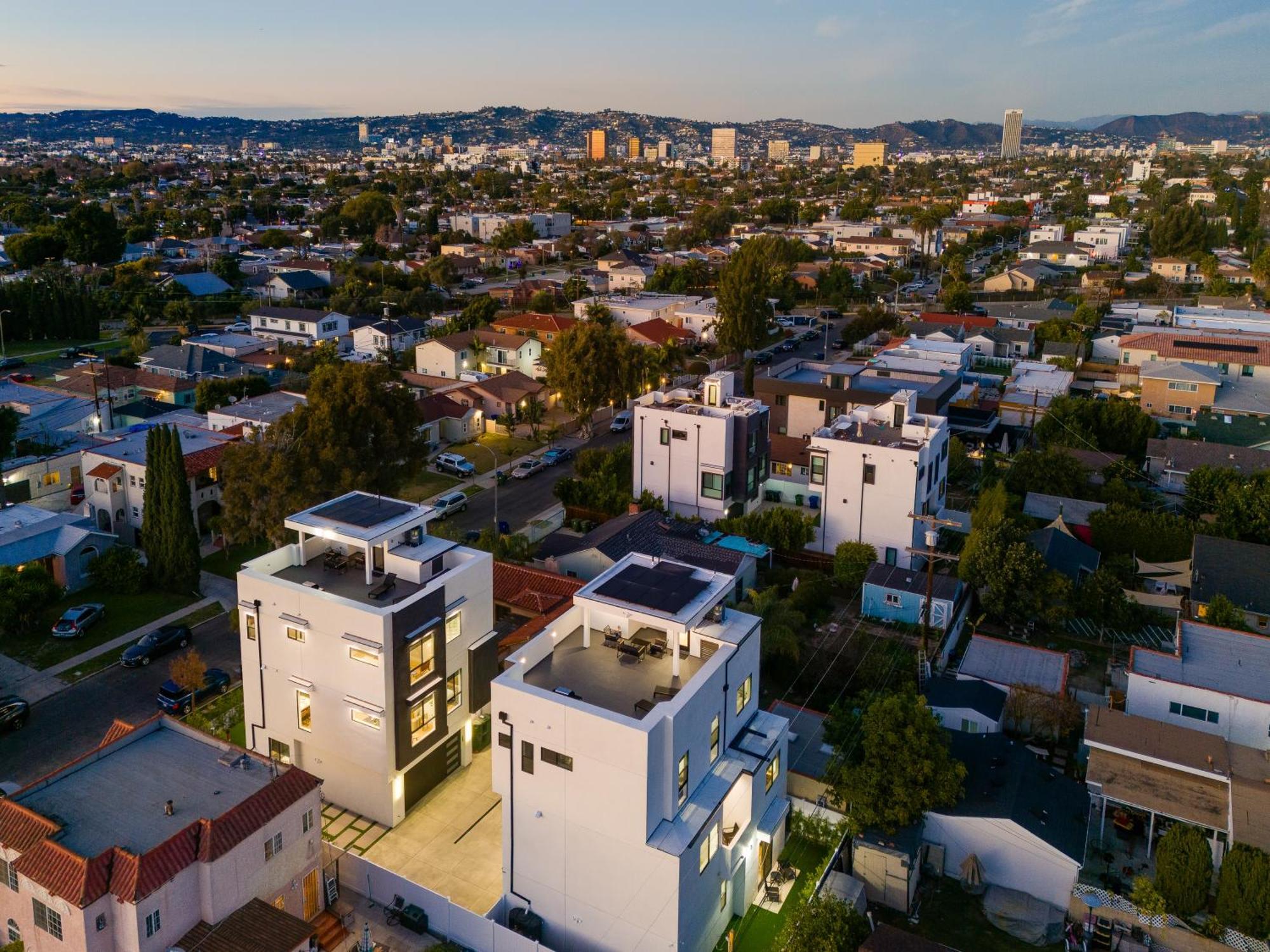 Brand New Modern 5 Bedroom House Pickfair Village Los Angeles Exterior photo